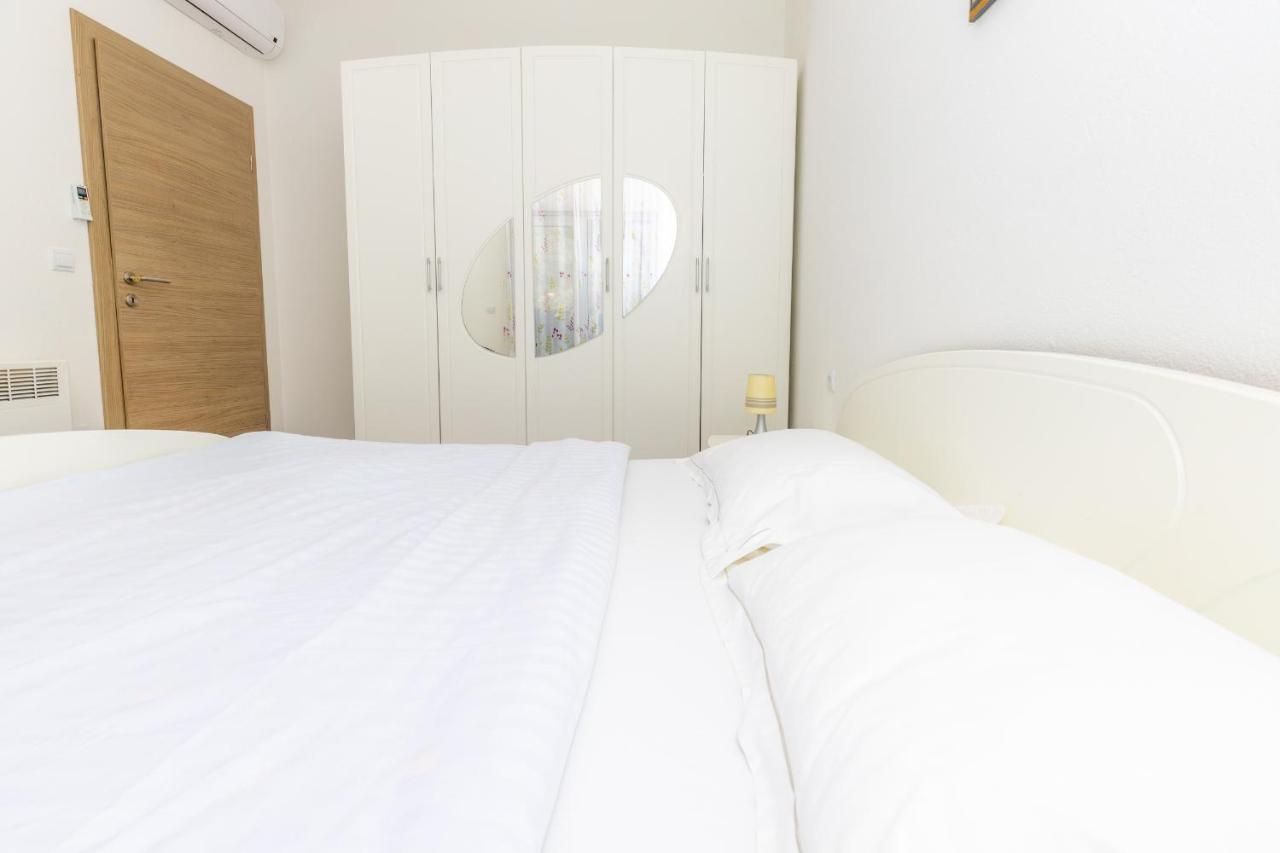 Spacious 2-Bedroom Apartment With Terrace And Parking 察夫塔特 外观 照片
