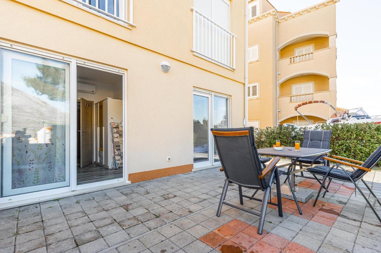 Spacious 2-Bedroom Apartment With Terrace And Parking 察夫塔特 外观 照片