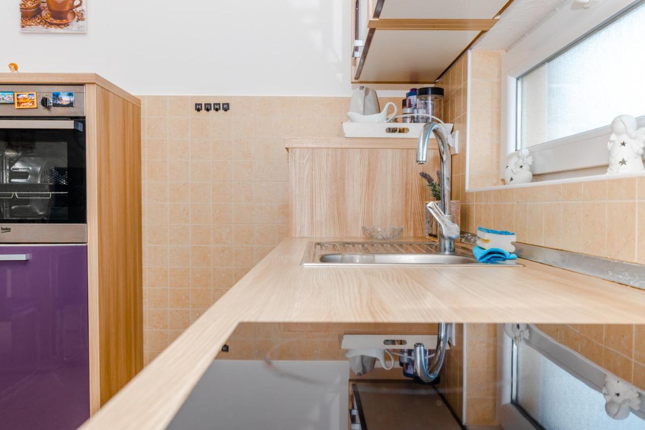 Spacious 2-Bedroom Apartment With Terrace And Parking 察夫塔特 外观 照片