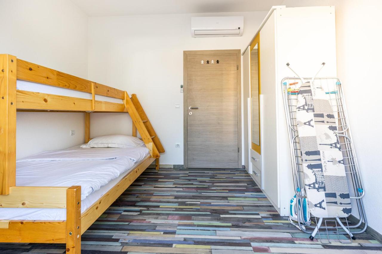 Spacious 2-Bedroom Apartment With Terrace And Parking 察夫塔特 外观 照片