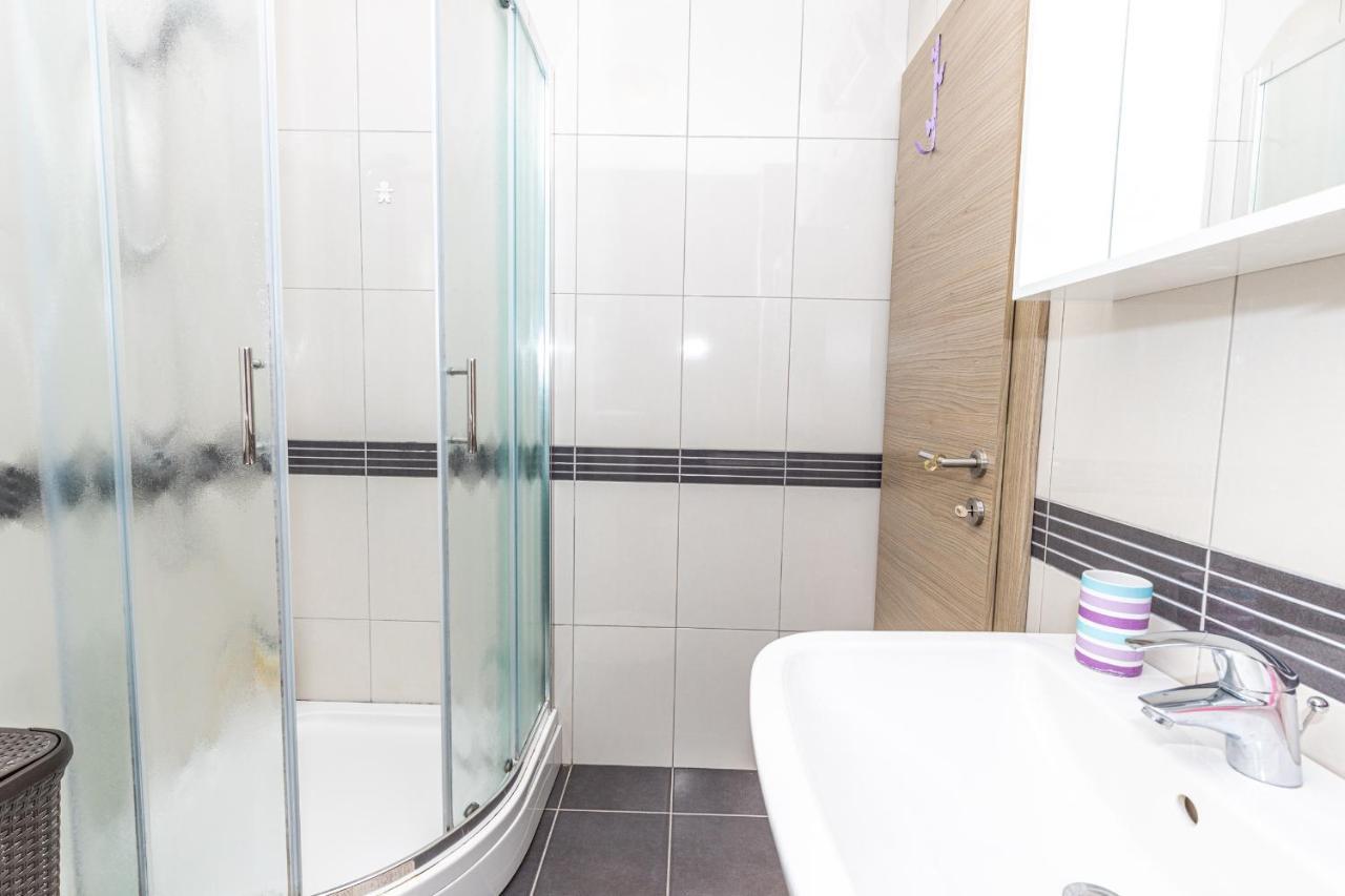 Spacious 2-Bedroom Apartment With Terrace And Parking 察夫塔特 外观 照片